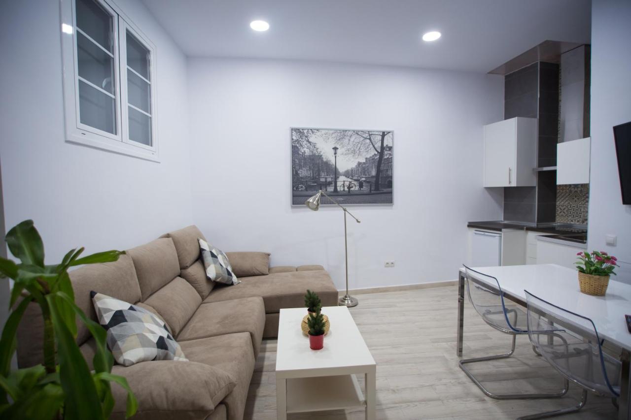 Apartamentos Catedral Malaga Exterior photo